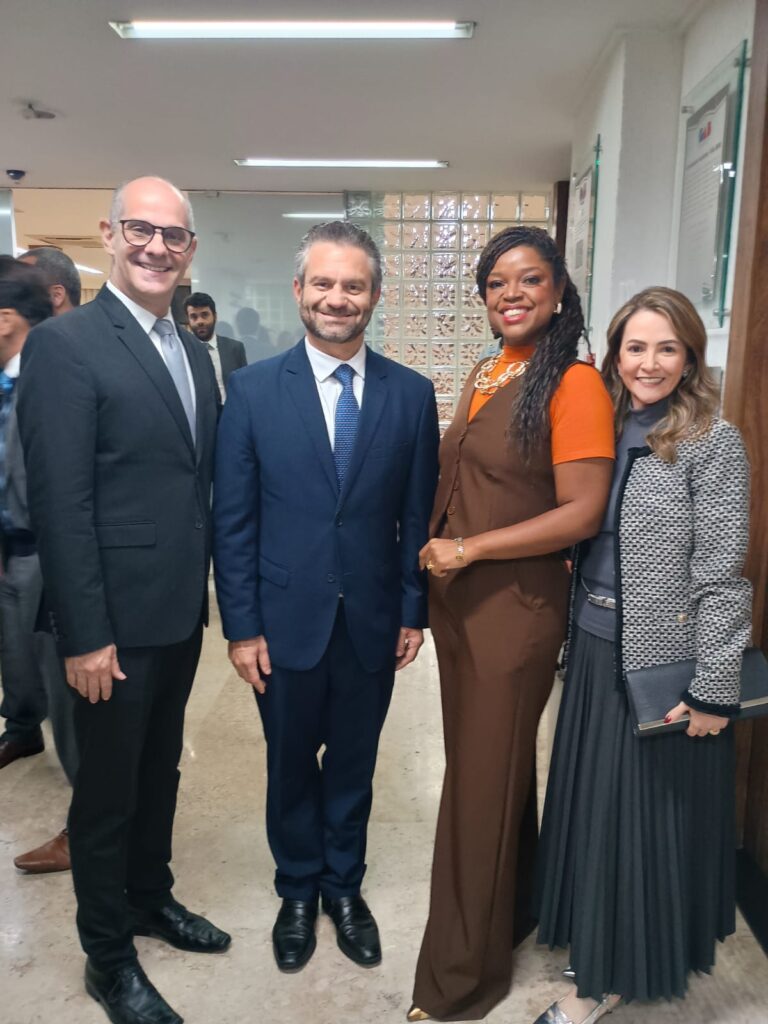 Da esquerda para direita: Dr Carlos Barbosa, Dr Fabrício Almeida, Advogada atuante e Dra Christiane Procópio- Cerimônia OAB-MG
