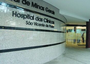 Mulher tenta se passar por policial