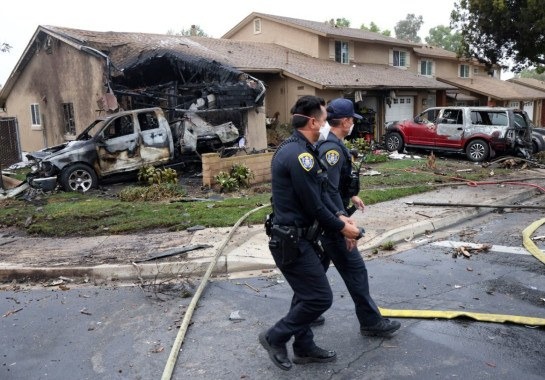 Destroços após acidente em San Diego