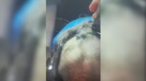 Homem raspa cabelo da ex e divulga vídeo