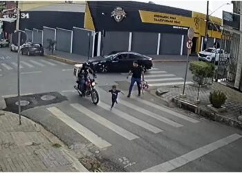 Criança atropelada por motociclista na contramão