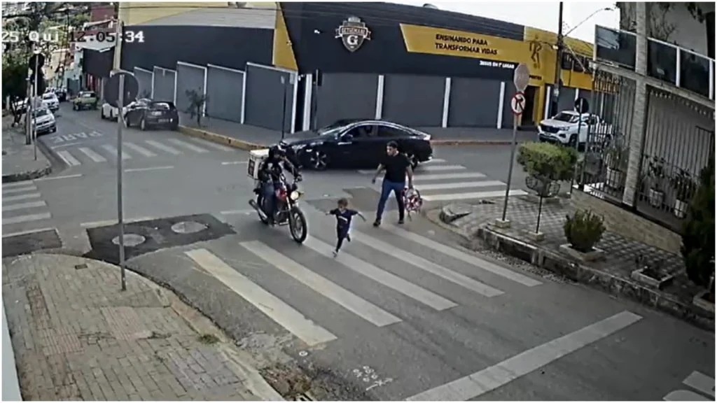 Criança atropelada por motociclista na contramão