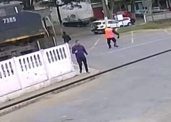 Idosa atropelada por trem