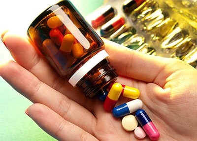 Consumo excessivo de remédios para dor de cabeça piora enxaqueca