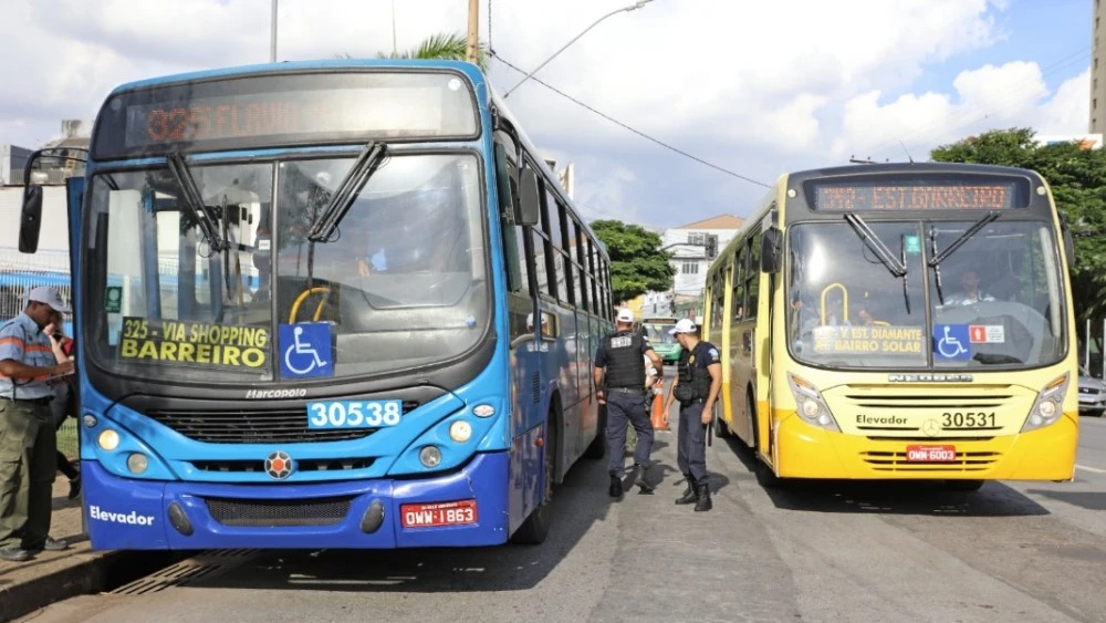 Fim do horário reduzido dos ônibus
