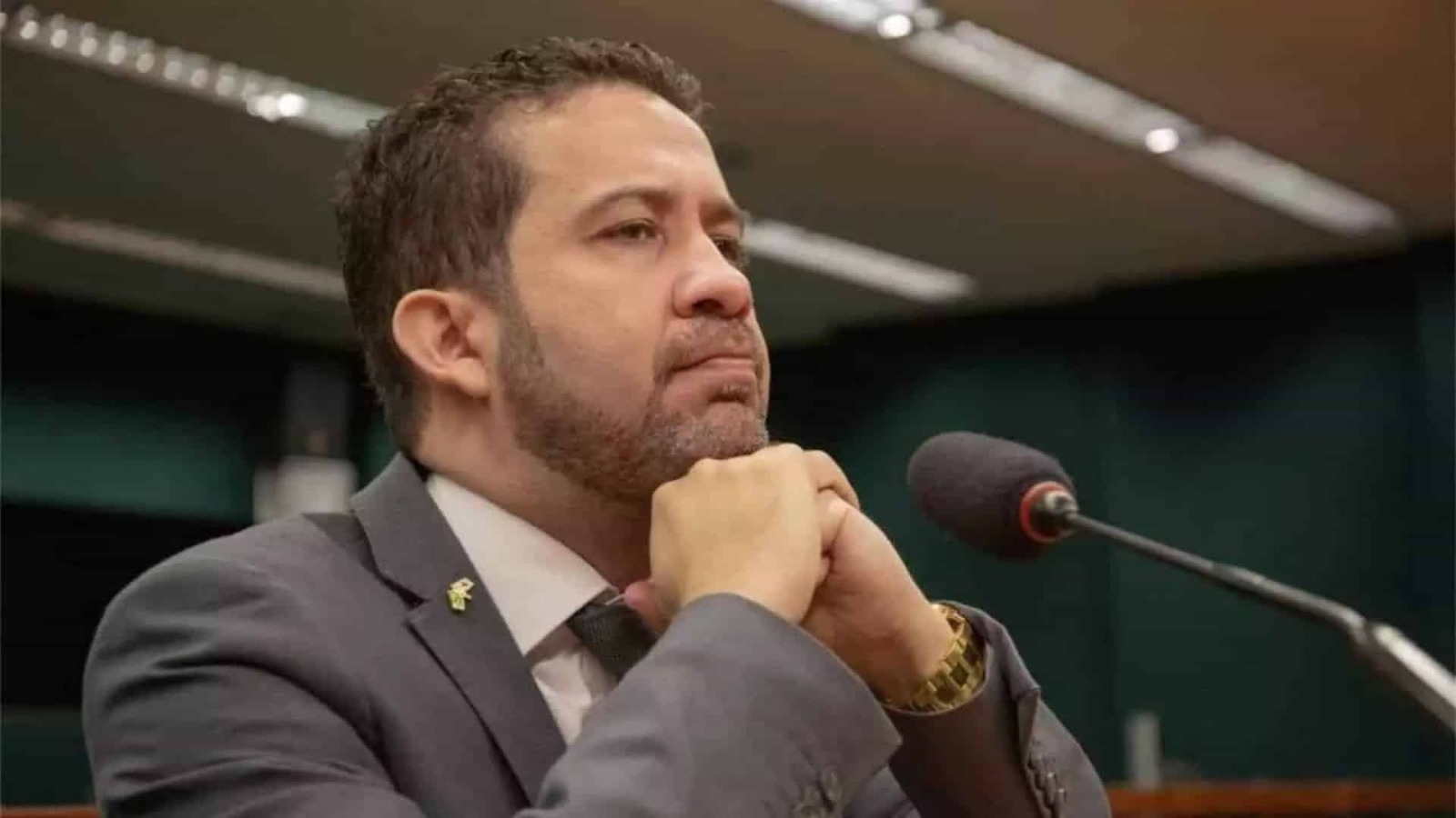 PL pede suspensão de Janones