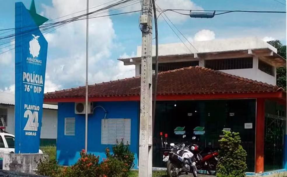 Policial entra em cela e faz sexo com 5 presos