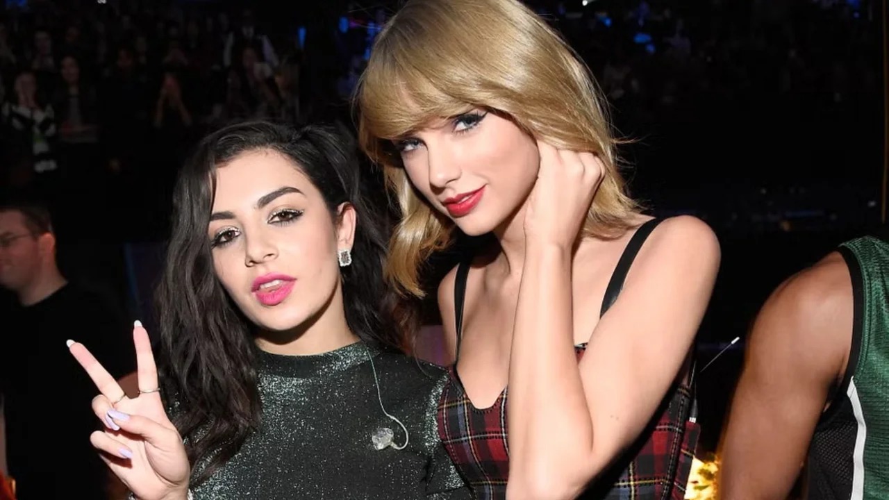 Taylor Swift responde Charli XCX em Actually Romantic
