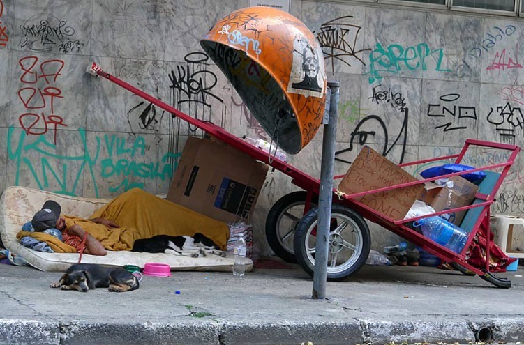 Câmara de BH aprova projeto que prevê retorno de pessoas em situação de rua às cidades de origem