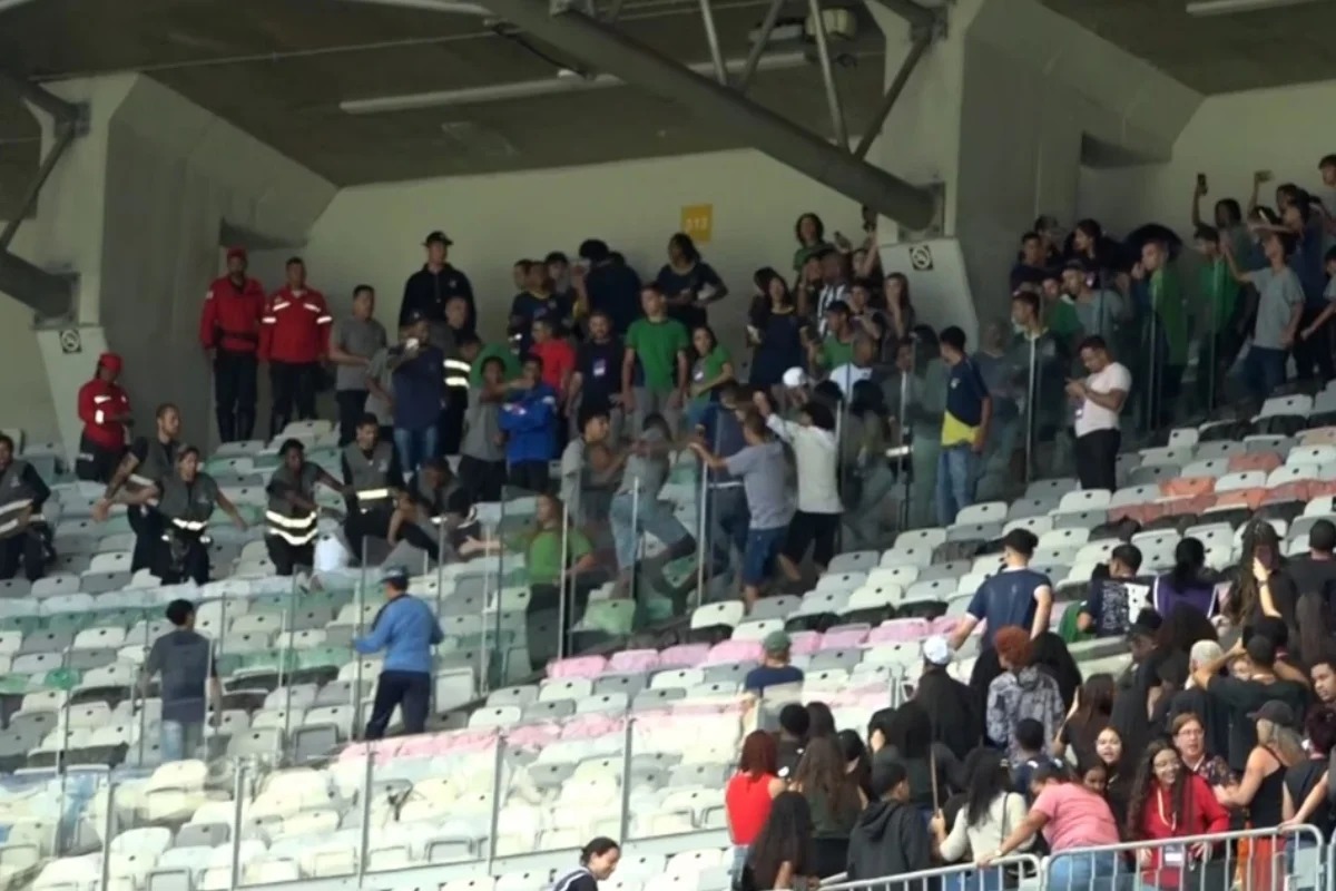 Aulão no Mineirão termina em pancadaria entre alunos