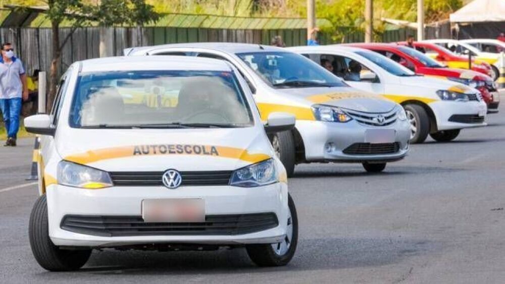 Contran aprova CNH sem autoescola obrigatória