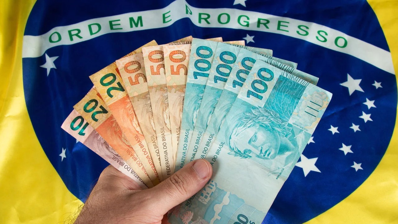 Governo confirma salário mínimo de R$ 1.621 em 2026