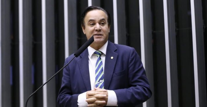 Adilson Barroso assume vaga de Carla Zambelli na Câmara