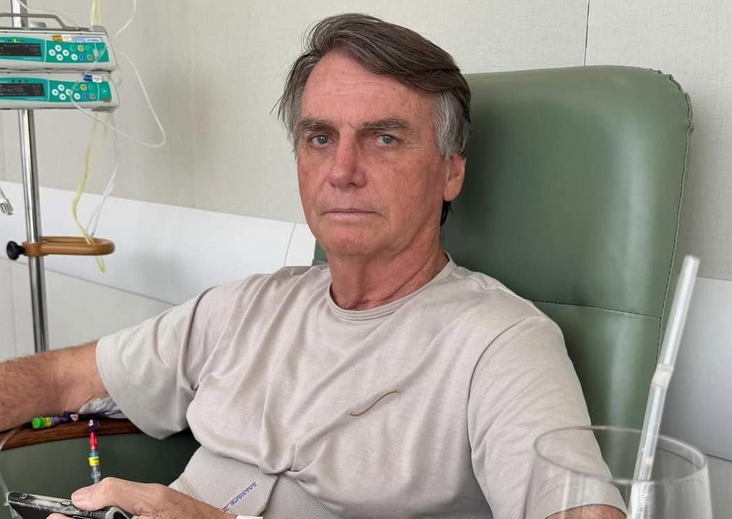 Jair Bolsonaro é encaminhado ao hospital com traumatismo craniano
