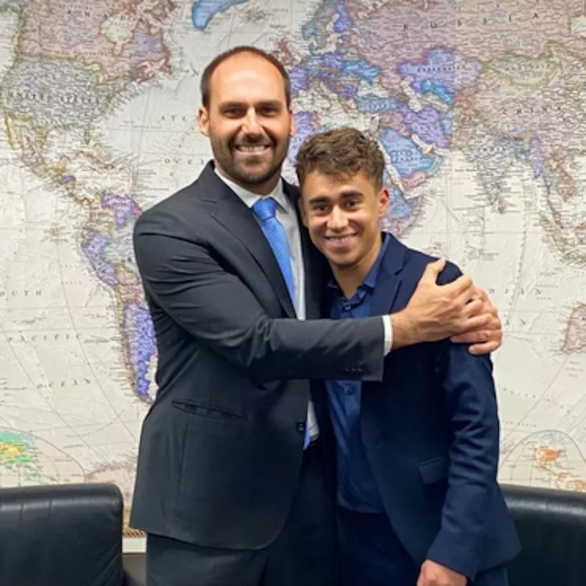 Bate-boca entre Nikolas Ferreira e Eduardo Bolsonaro