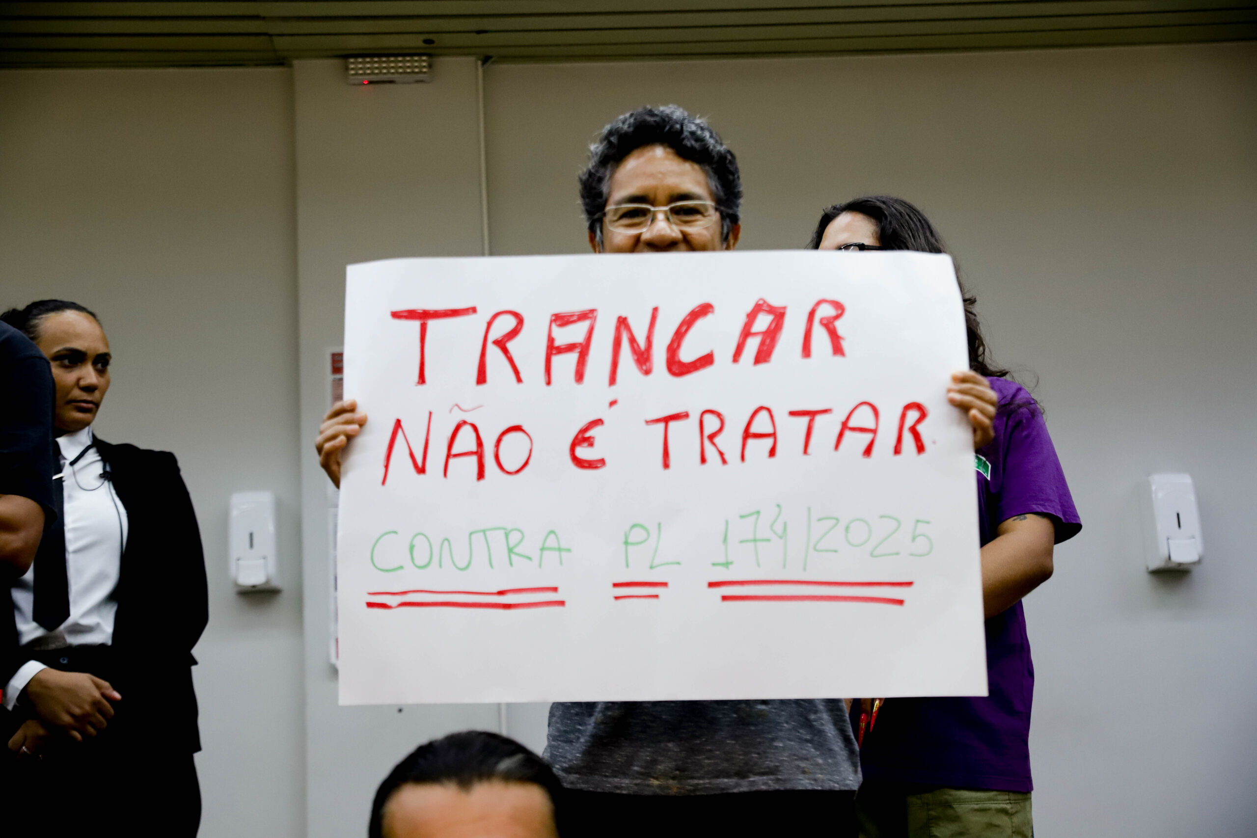 Câmara de Belo Horizonte aprova internação involuntária de dependentes químicos