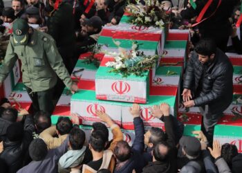 Número de mortes no Irã chega a 1.230 após ataques EUA-Israel