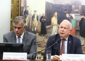 Fim da escala 6x1 avança na Câmara e proposta segue para comissão especial