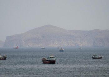 Irã anuncia fechamento do Estreito de Ormuz após acusar EUA e Israel de violações