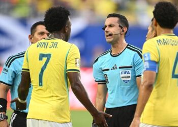 CBF protesta à Fifa contra gol anulado de Vini Jr. e cita lance de Messi