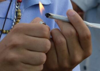 Prefeito de BH veta multa para porte e uso de drogas em locais públicos