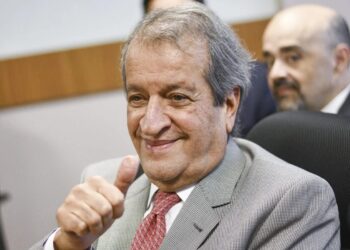 Flávio Dino determina bloqueio de bens de Valdemar Costa Neto