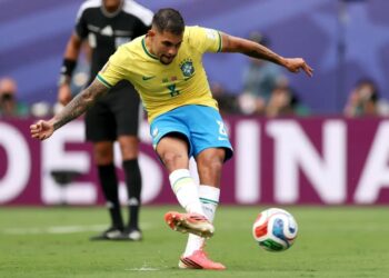 Bruno Guimarães pede desculpas por pênalti perdido