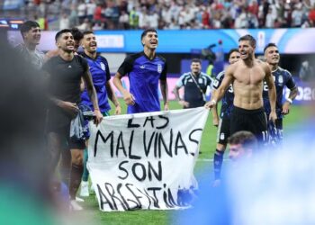Fifa abre investigação contra Argentina por faixa das Malvinas