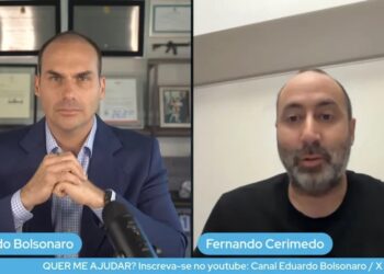 Eduardo Bolsonaro faz críticas ao sistema eleitoral em live com Fernando Cerimedo