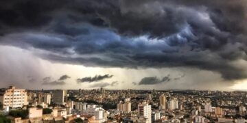 Tempo vira e coloca BH sob risco de tempestade e granizo neste sábado