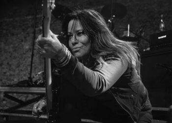 Jennifer Finch morre aos 59 anos após enfrentar câncer cerebral agressivo