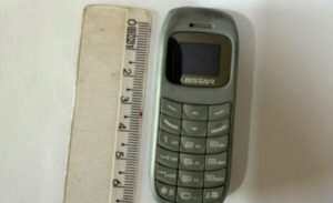 Homem tenta entrar em presídio com mini celular escondido no ânus em Patos de Minas