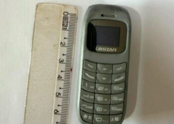 Homem tenta entrar em presídio com mini celular escondido no ânus em Patos de Minas