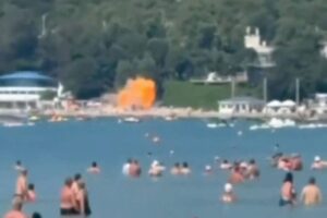 Ataque de drone ucraniano em praia na Rússia