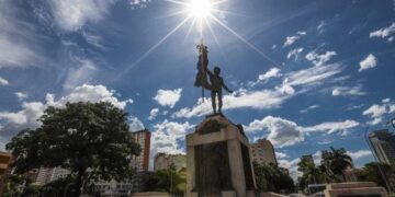 BH registra madrugada quente após recorde de 35,4°C e previsão de chuva nesta segunda-feira
