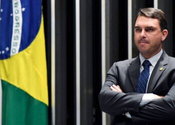 Flávio Bolsonaro aparece filiado ao Missão