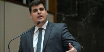 Bruno Engler é proibido de incentivar discriminação política contra trabalhadores e fica sujeito a multa