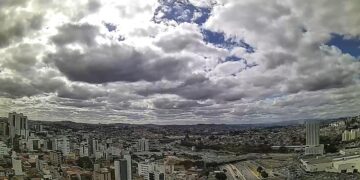 Previsão do tempo em BH indica chuva, raios e rajadas de vento neste sábado