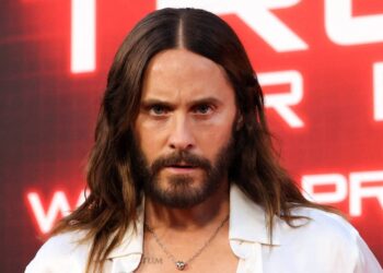Jared Leto é acusado de crimes sexuais por dez mulheres que dizem ter sido abordadas quando adolescentes