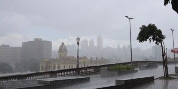 Belo Horizonte pode voltar a ter chuva nesta terça após período de calor