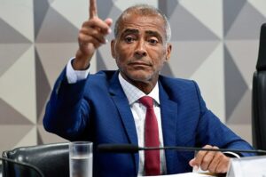Romário diz que penhora de salário no Senado compromete sua sobrevivência