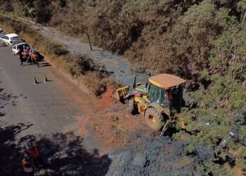 Vazamento de minério atinge córrego em Congonhas