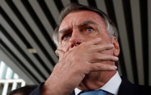 Defesa de Bolsonaro desiste de pedido para suspender pena no STF
