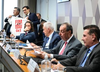Fim da escala 6×1 avança no Senado após aprovação da PEC na CCJ