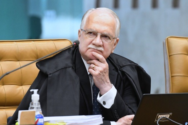 Fachin adia julgamento de Mendonça no caso Master