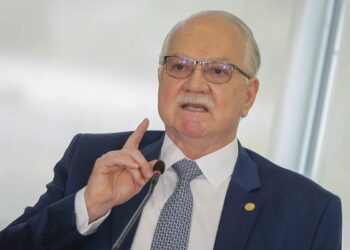 Fachin nega julgar Moraes e Mendonça juntos e marca caso Master para 23 de setembro