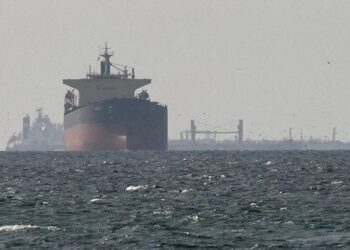 Diária de superpetroleiros dispara seis vezes com guerra no Irã e tensão no Estreito de Ormuz