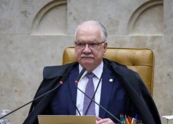 Edson Fachin pede à PF relatório integral sobre ministros no caso Master