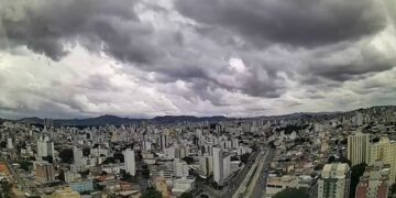 Previsão do tempo em BH indica chuva forte, trovoadas e ventos neste sábado