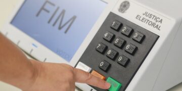 Universidades de Minas arrecadam dinheiro para levar estudantes às urnas no segundo turno